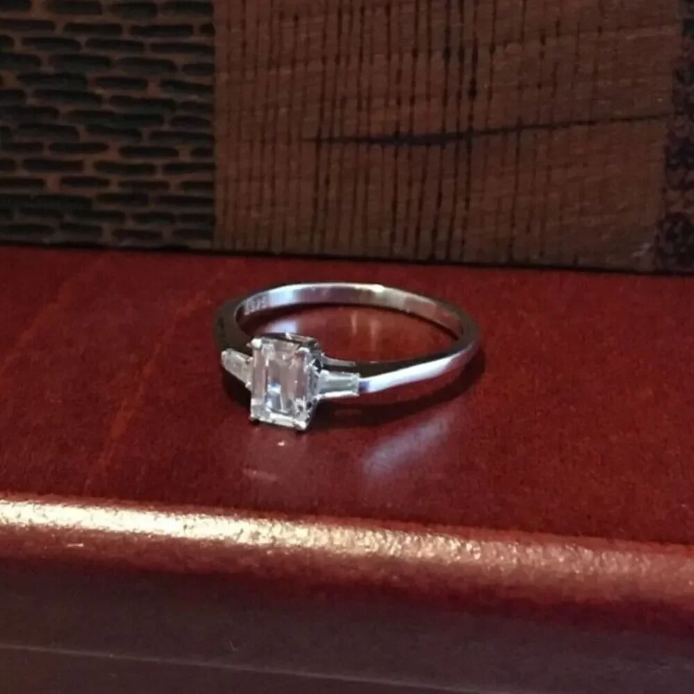 Sterling Silver Ring 18K White Gold Plated Cubic Zirconia Baguette Size 6.25 925